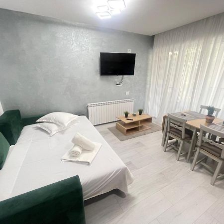 Velier Holiday Apartments Mamaia Eksteriør billede